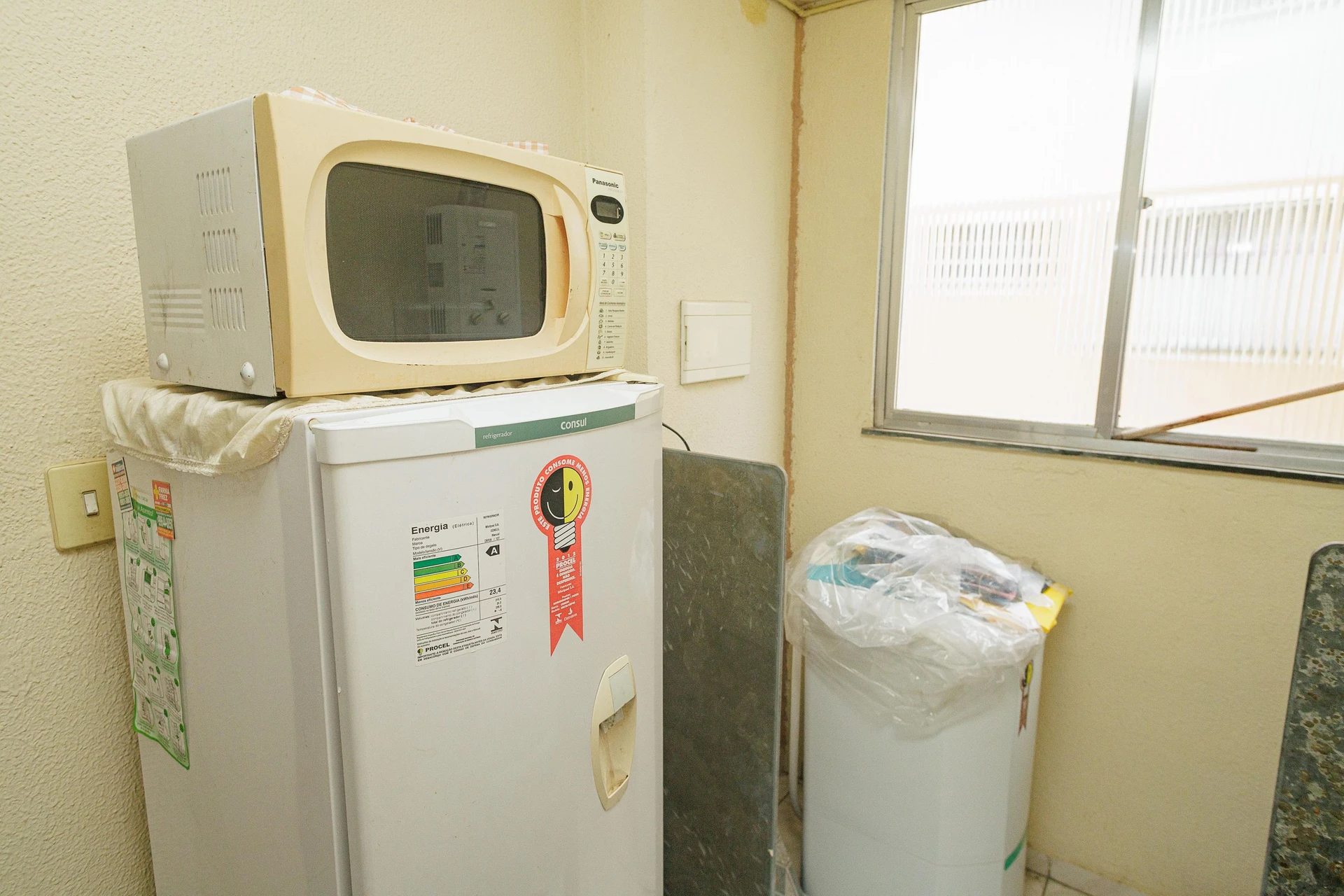 Furnished rental apartment with 2 bedrooms and 1 bath — photo 2