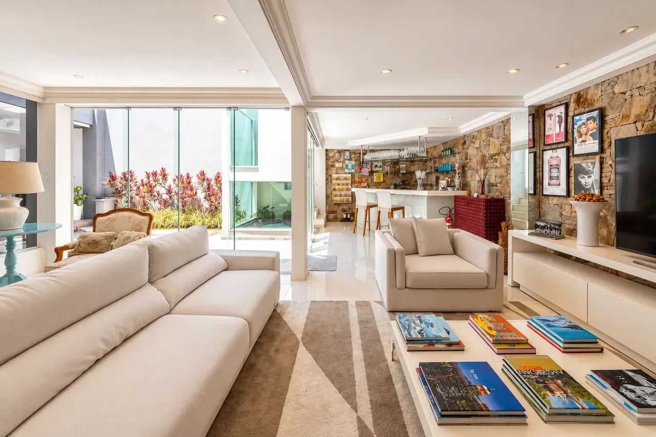 Furnished house, 1100 m², with a glass-enclosed balcony — photo 32