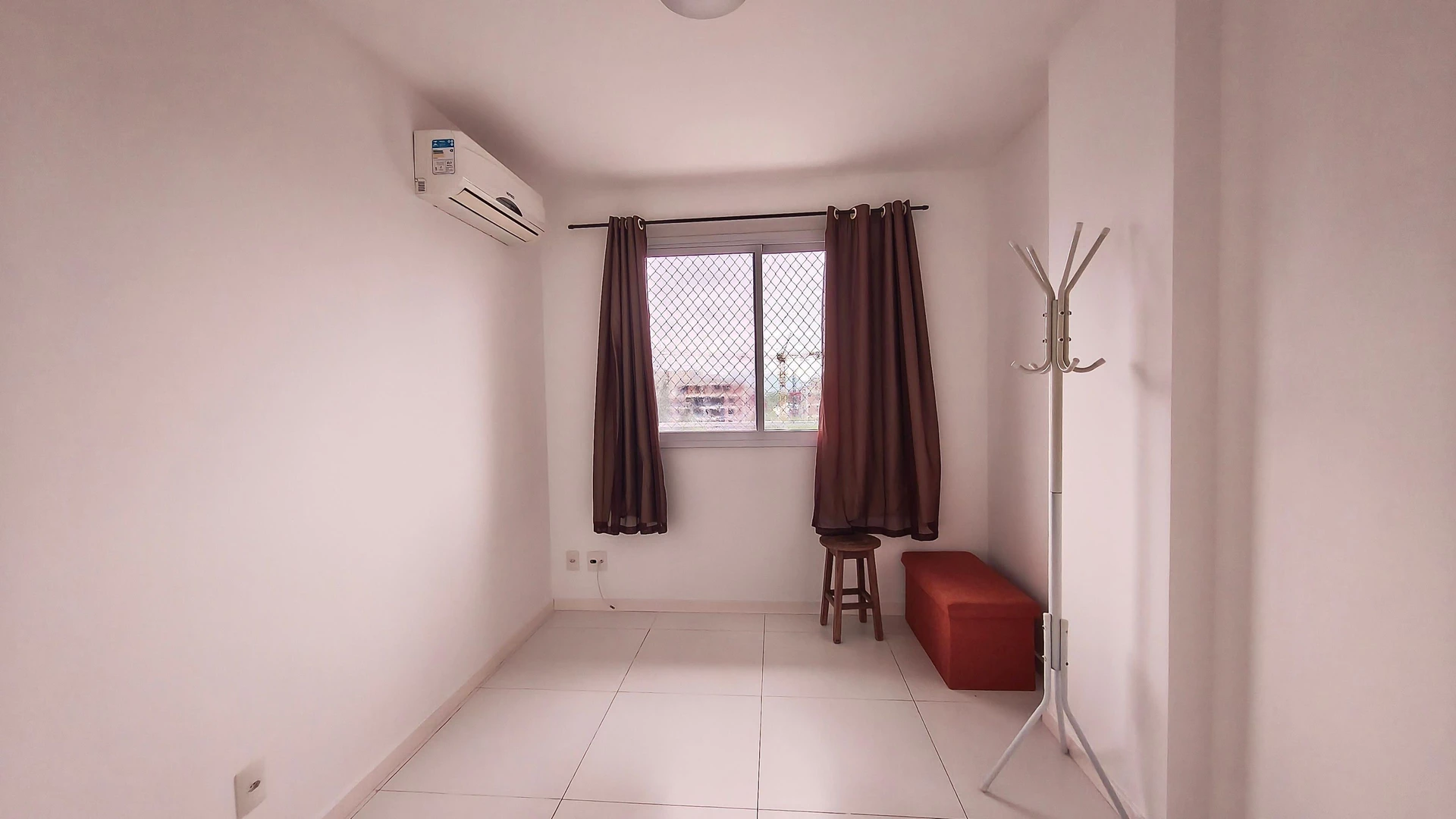 Glass-enclosed balcony in a 2-bedroom apartment, 70 m² — photo 20
