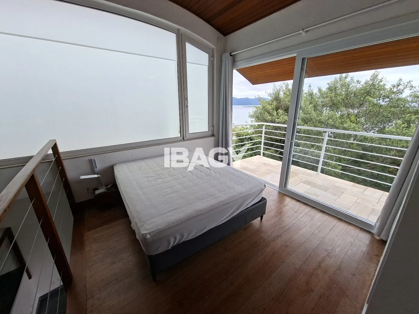 Furnished apartment, 50 m², with floor-to-ceiling windows — photo 3