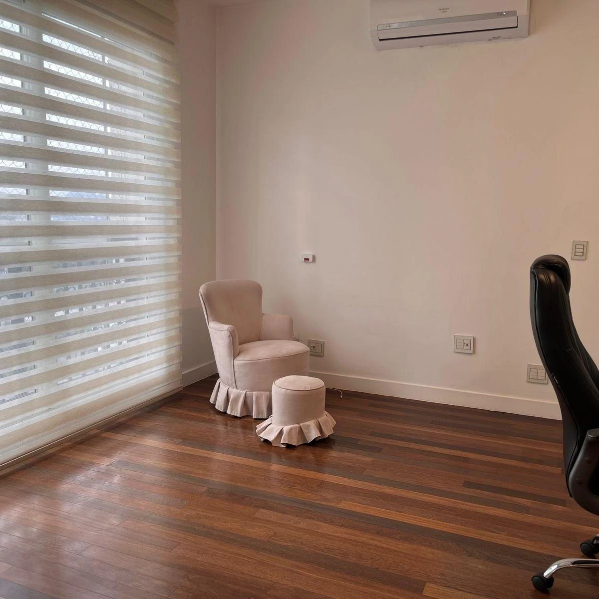 Furnished apartment with 4 bedrooms and 3 bathrooms — photo 24