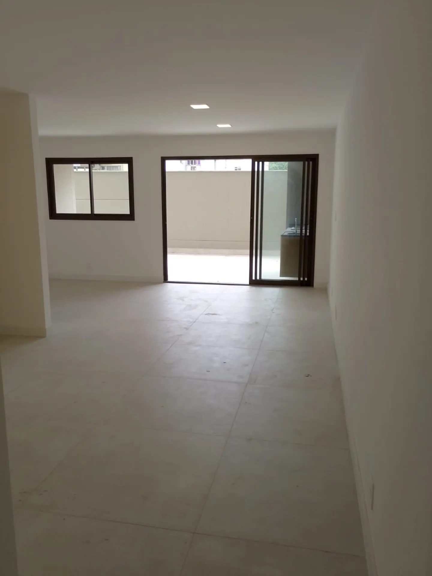 2-bedroom apartment, 1 with its own bathroom, 143 m² — photo 8