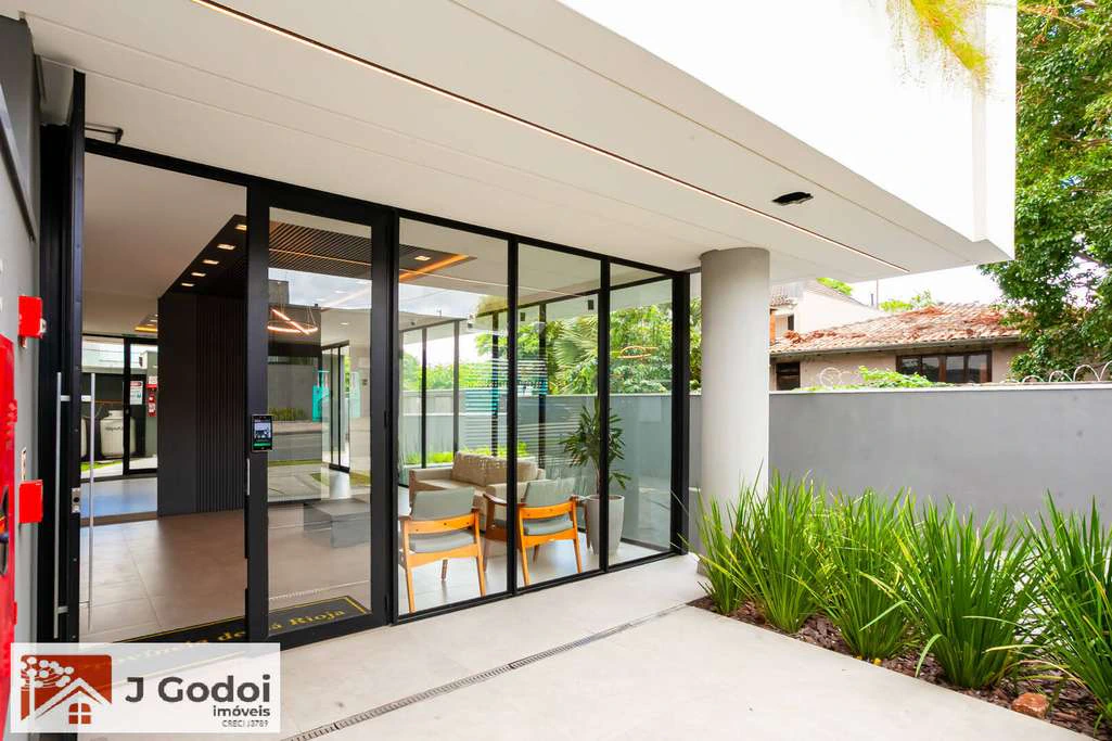 1-bedroom apartment with enclosed glass balcony — photo 5