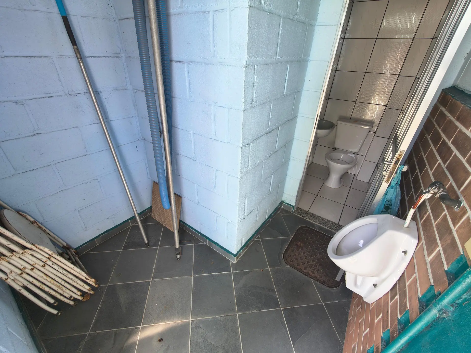 Casa sem mobília com 1 quarto e varanda com pia — photo 4