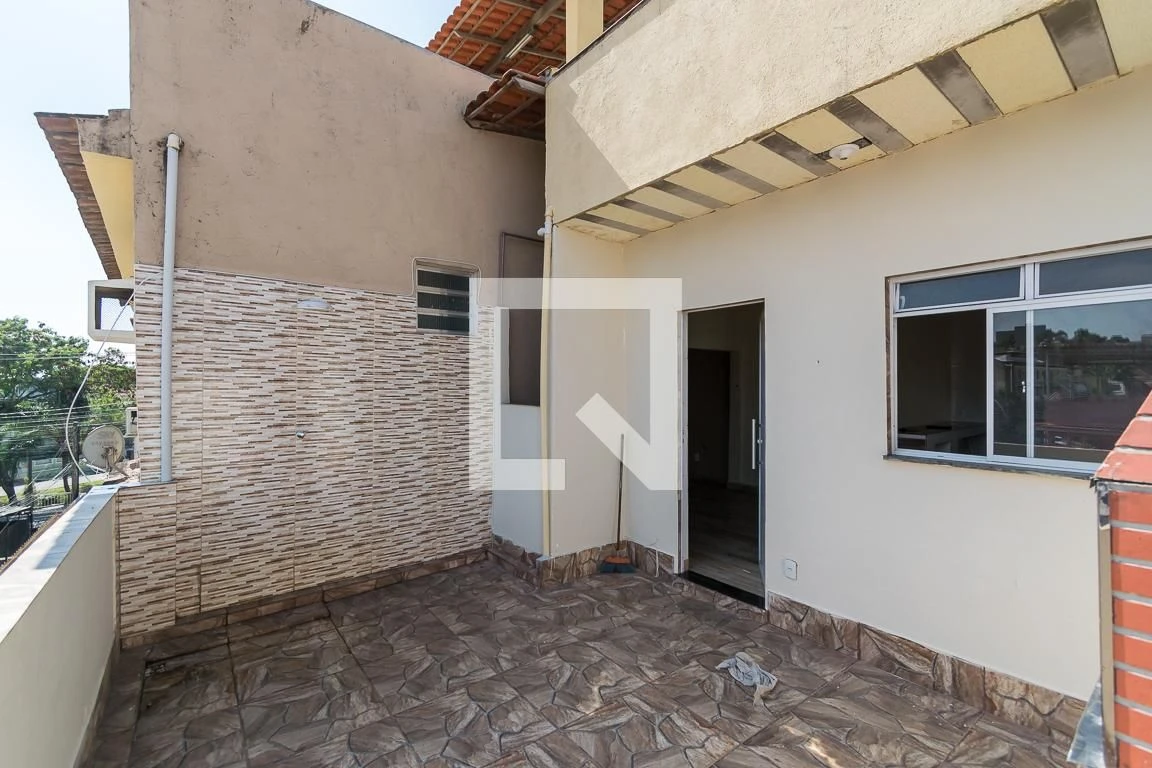 Balcony with a grill in a 3-bedroom apartment, 80 m² — photo 9