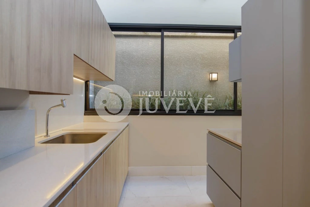 Furnished apartment, 104 m², with a glass-enclosed balcony — photo 11