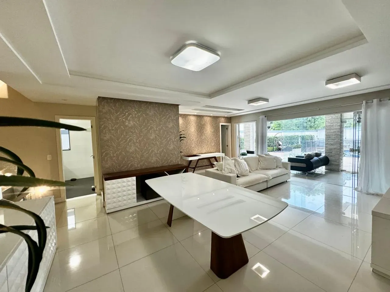 Furnished house with 5 bedrooms and open-plan kitchen — photo 31