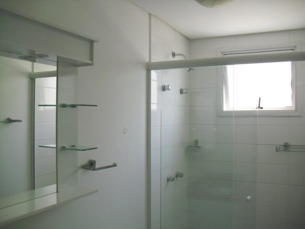 2-bedroom apartment with wood or laminate floors in Curitiba — photo 2