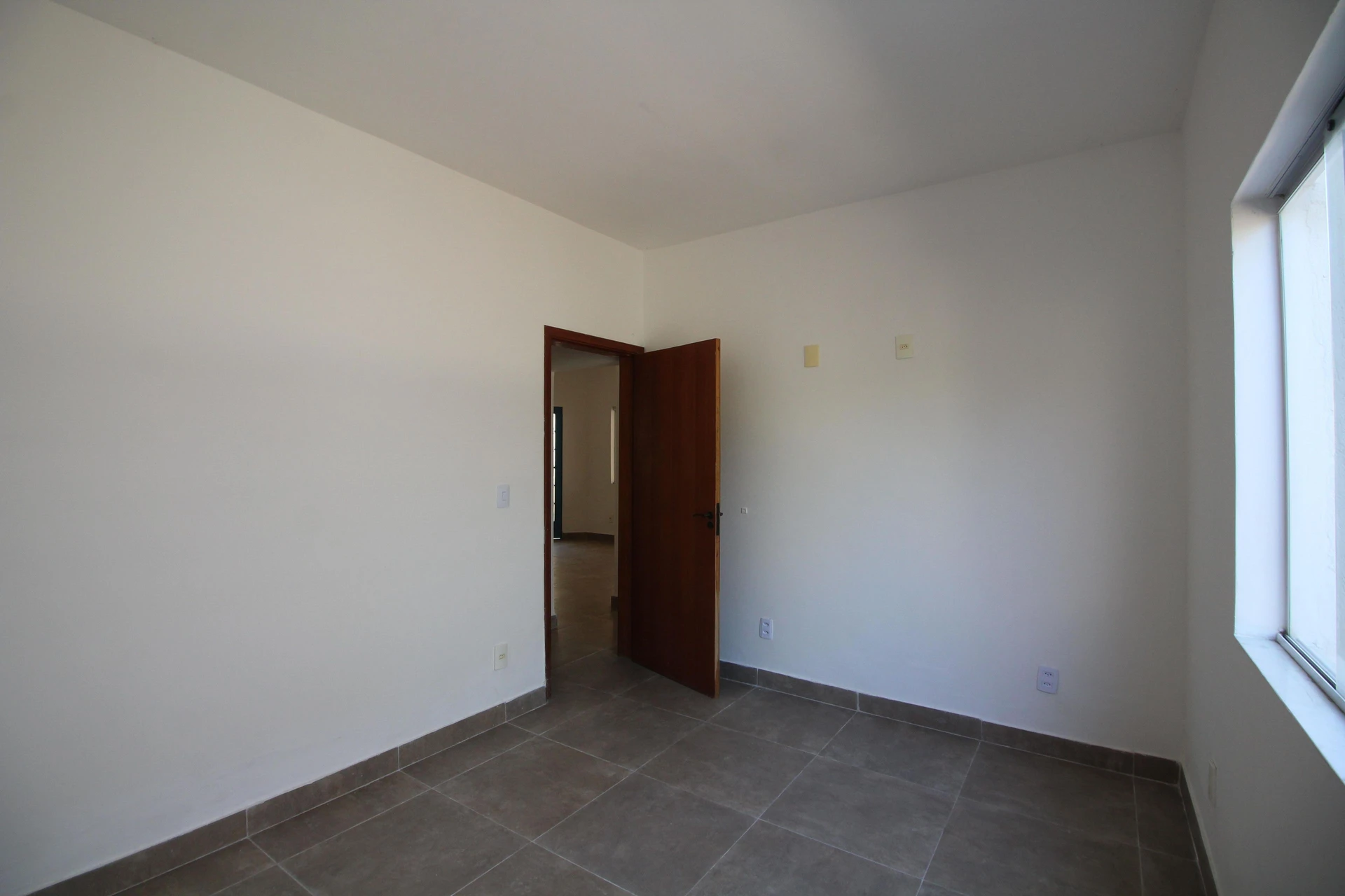 House with 4 bedrooms, 2 bathrooms and private garden — photo 45