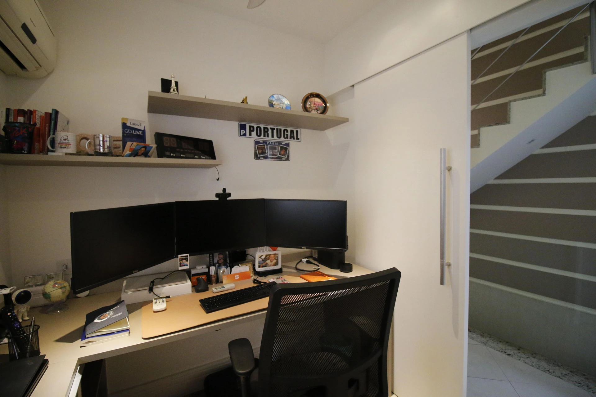 Furnished house, 230 m², with a glass-enclosed balcony — photo 51