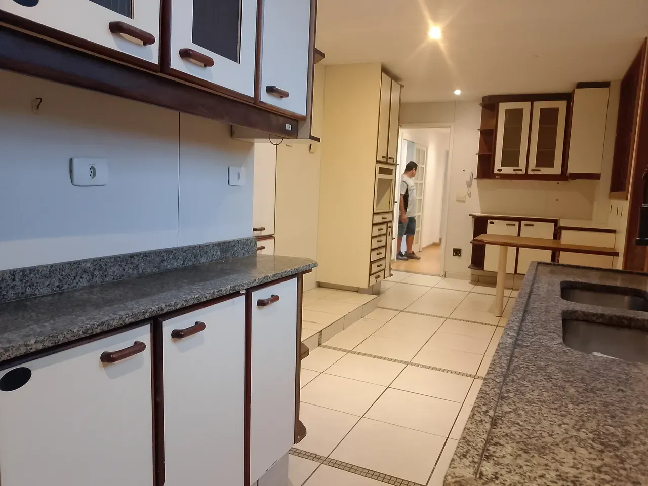 Орендна квартира з 4 спальнями та 190 м² — photo 2