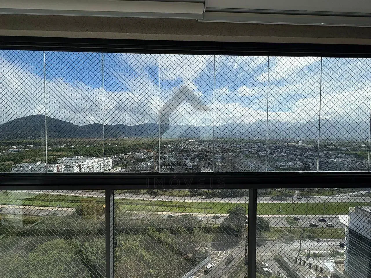 Apartamento com 3 quartos e varanda fechada de vidro — photo 10