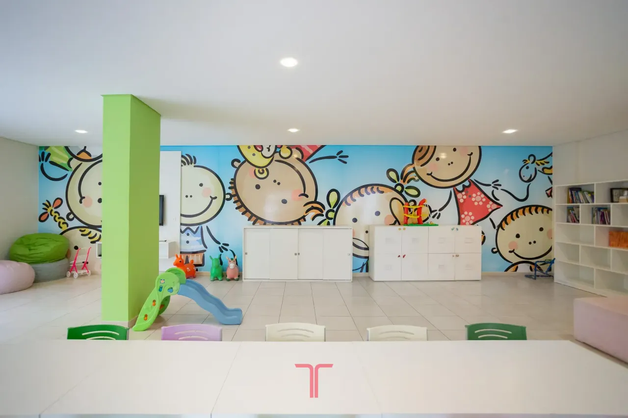 3-bedroom apartment in a building with a pool — photo 19