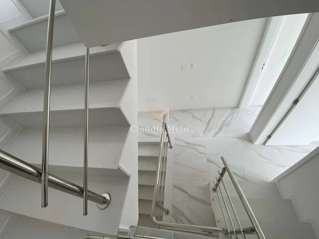 Casa sem mobília com 4 quartos e churrasco privativo — photo 16