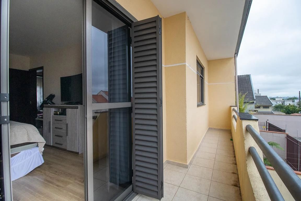 3-bedroom house with a bathtub in Curitiba — photo 25