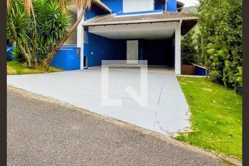 Floor-to-ceiling windows in a 4-bedroom house, 300 m² — photo 12