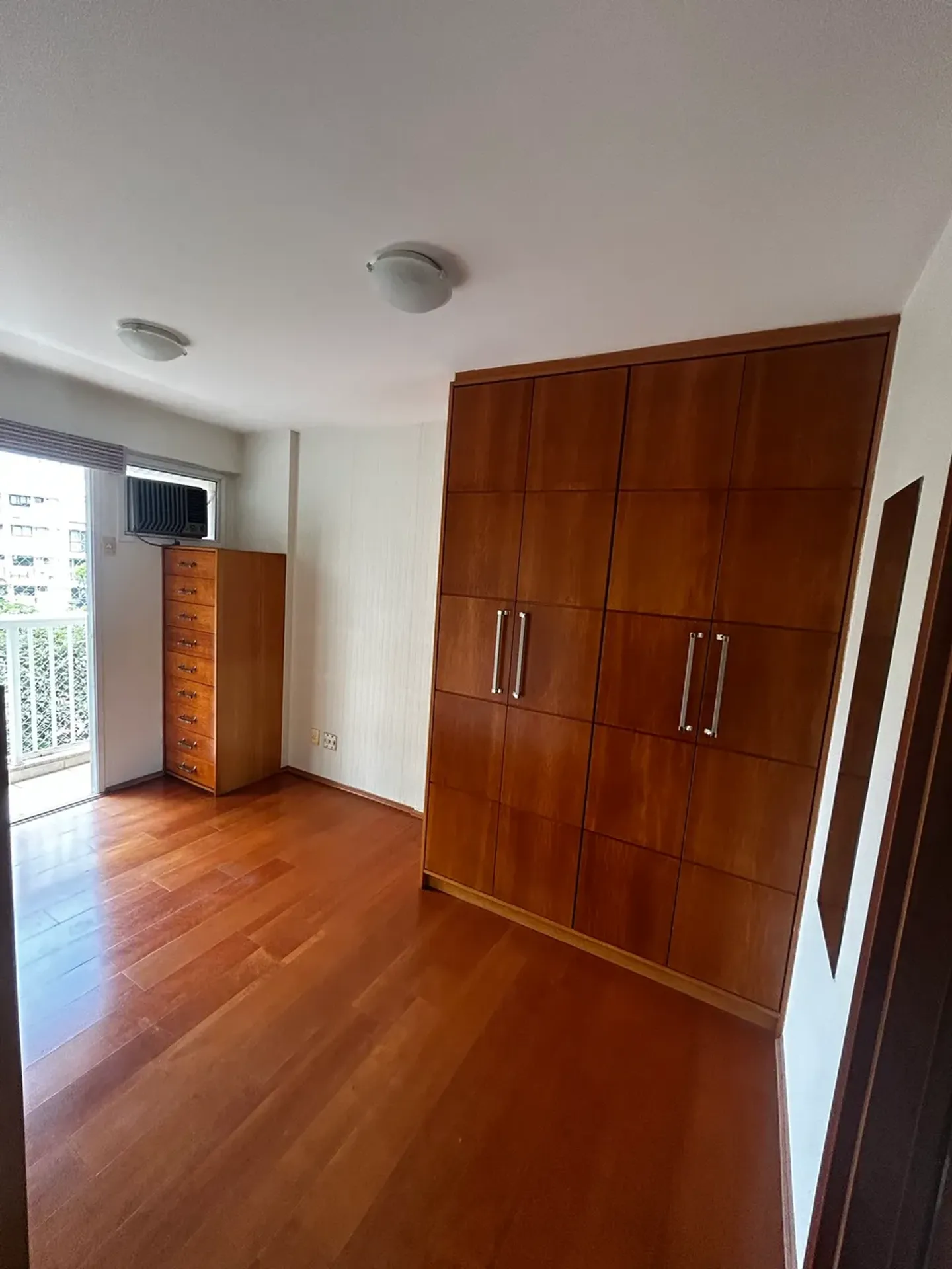 Glass-enclosed balcony in a 3-bedroom apartment, 100 m² — photo 14