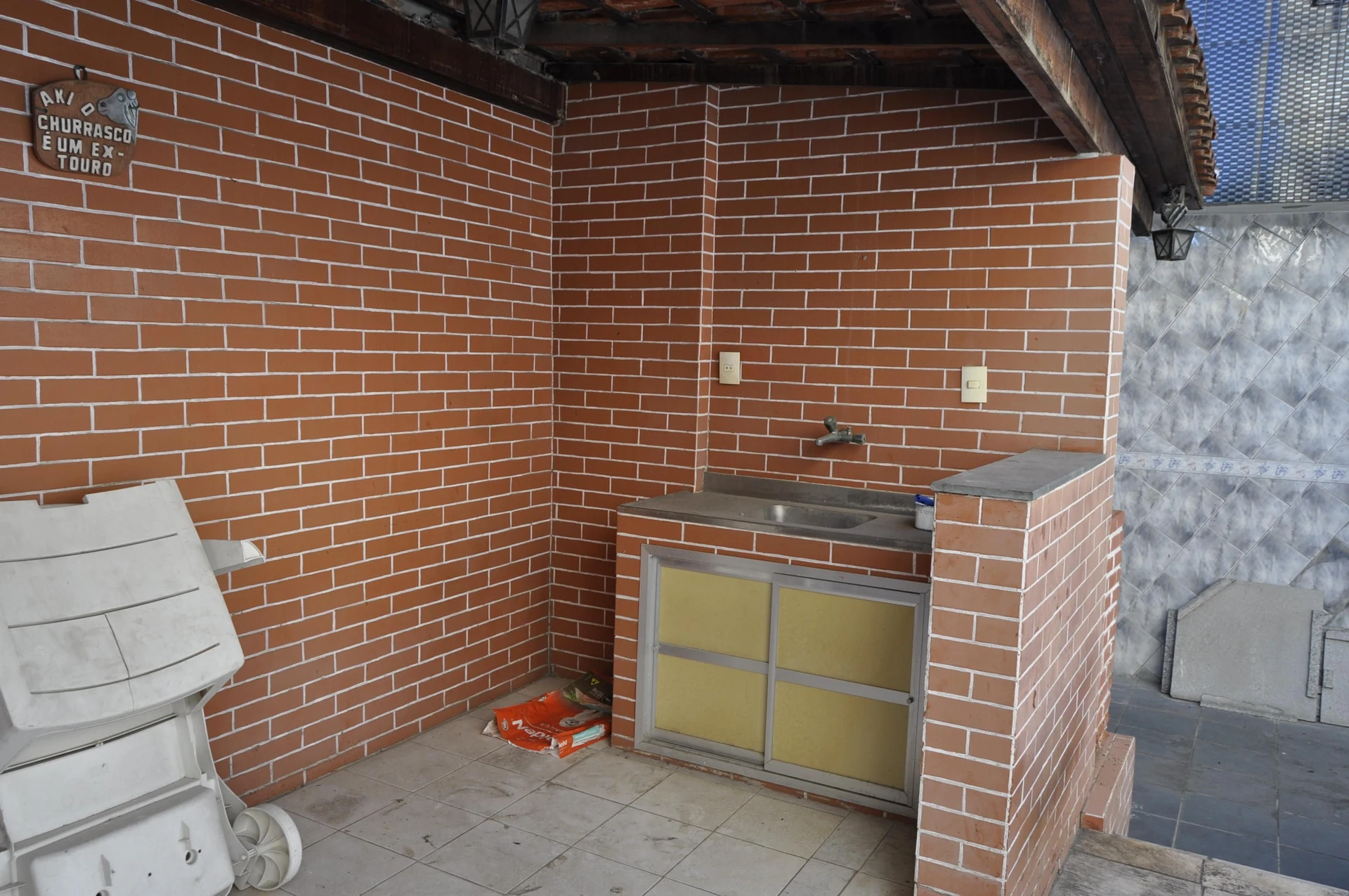 Rental house with 6 bedrooms and 4 bathrooms — photo 12