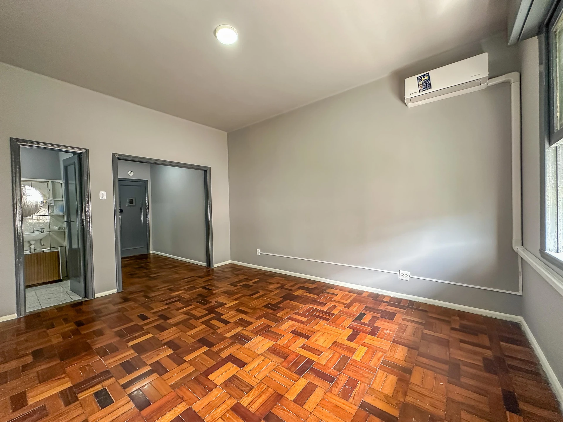 Studio, 34 m², com piso de madeira ou laminado — photo 19