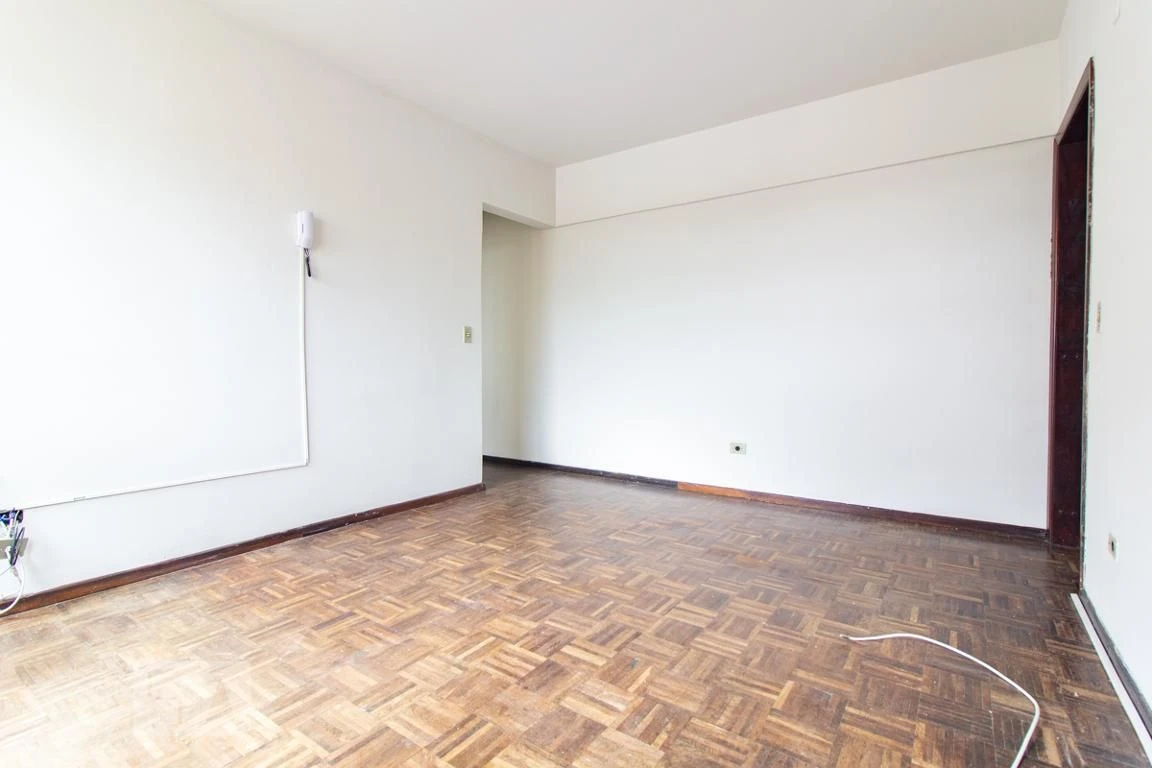 2-bedroom apartment with wood or laminate floors in Curitiba — photo 20