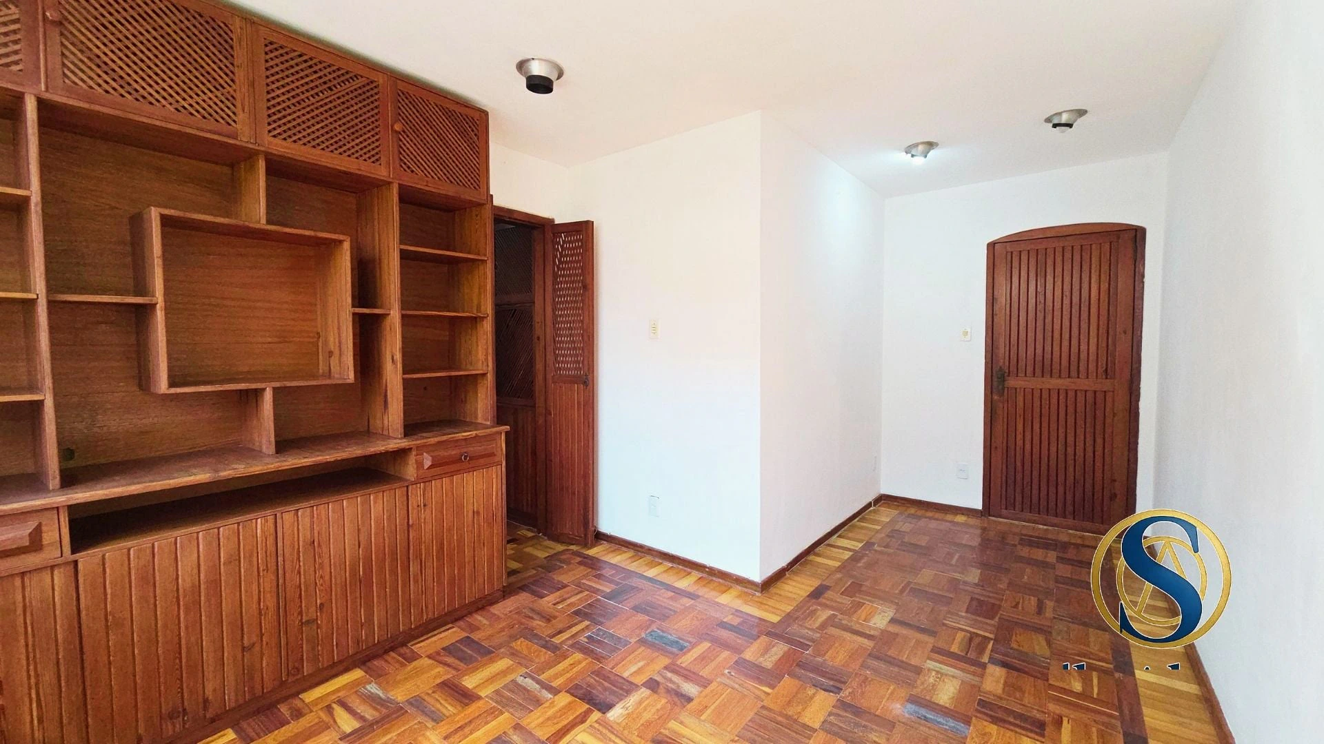 Wood or laminate floors in a 2-bedroom apartment, 40 m² — photo 16