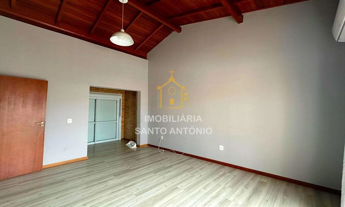 Glass-enclosed balcony in a 3-bedroom house, 300 m² — photo 16