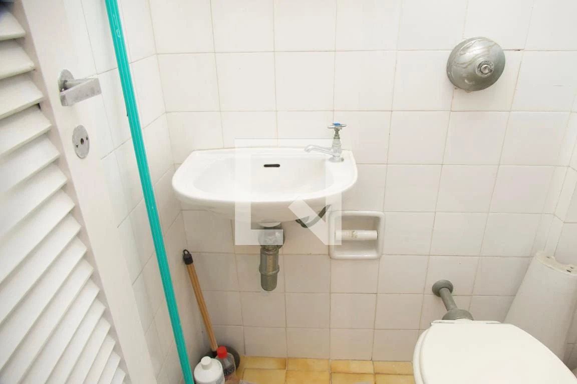 1-bedroom apartment with enclosed kitchen and balcony — photo 43