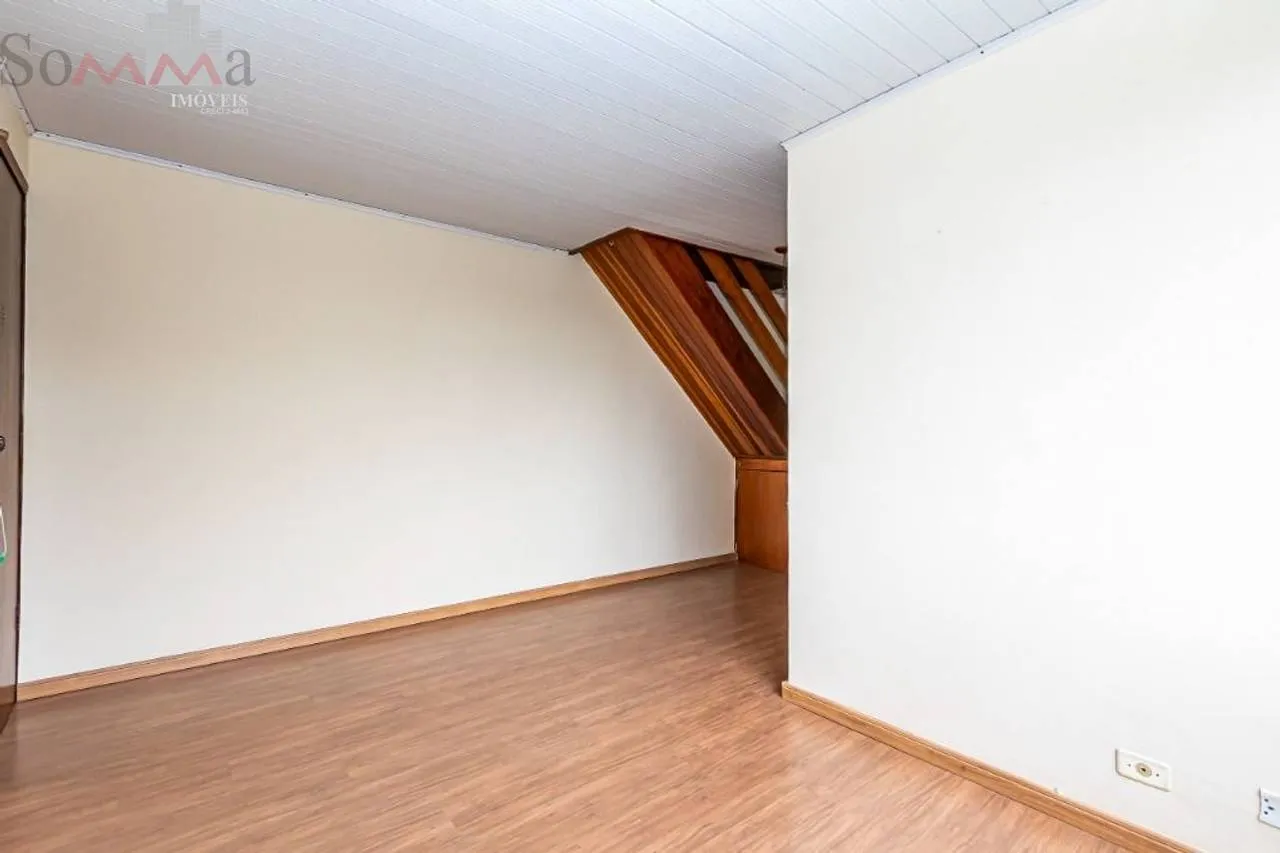 2-bedroom apartment with wood or laminate floors — photo 10