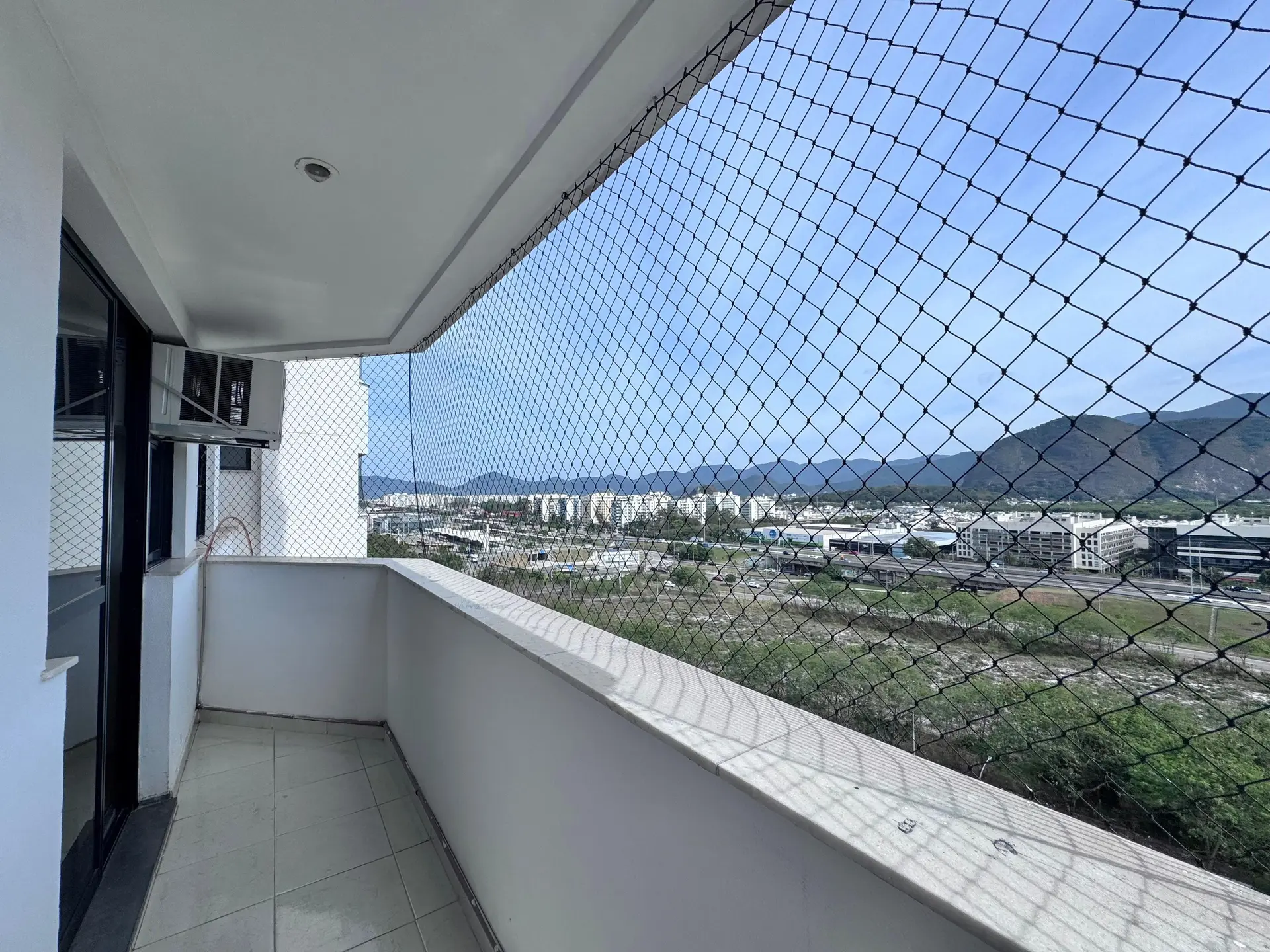 2-bedroom apartment with a mountain view in Rio de Janeiro — photo 15