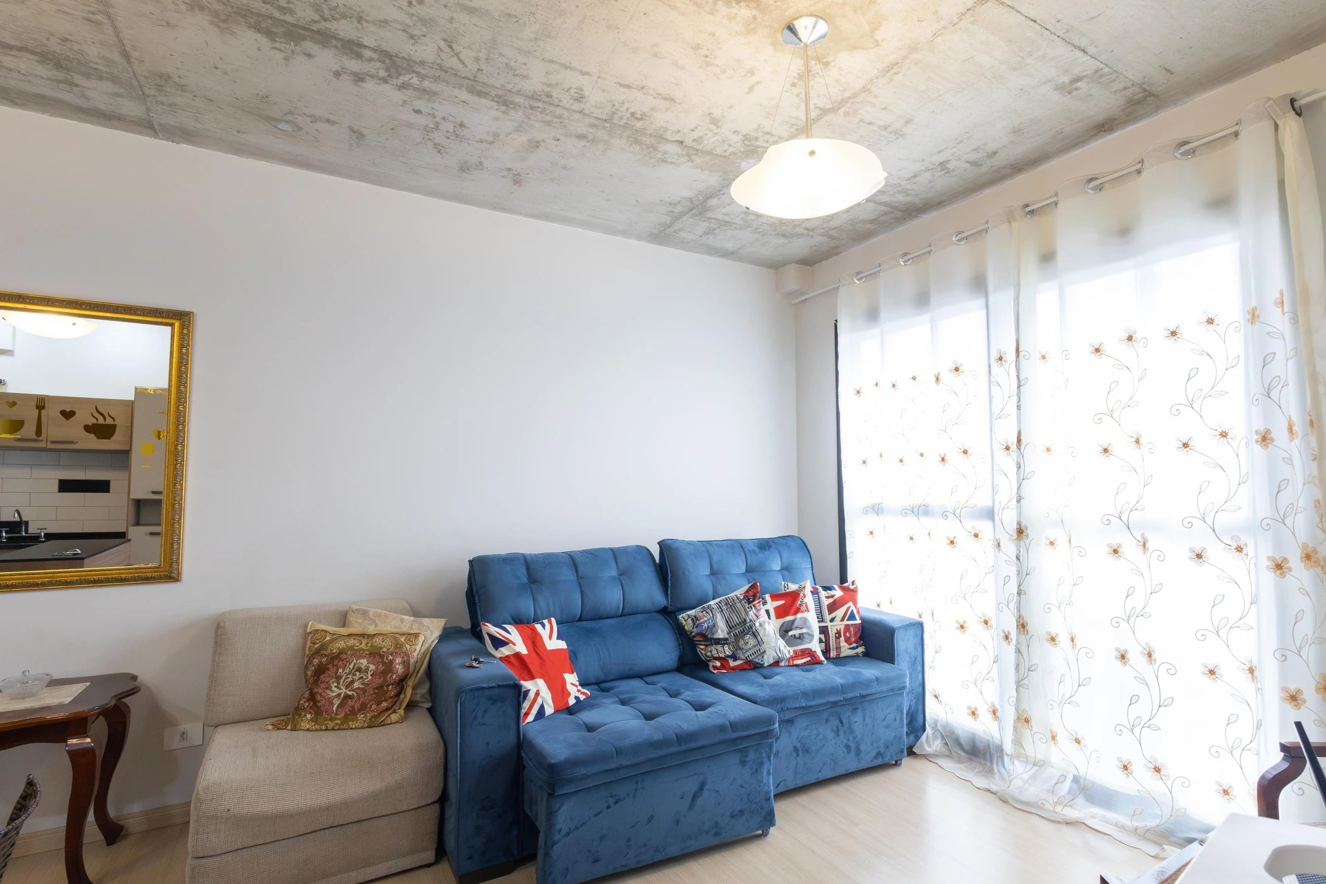 Furnished 2-bedroom apartment with balcony