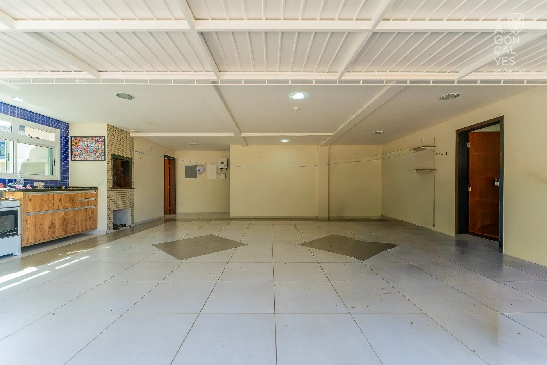 House with 4 bedrooms, 4 bathrooms and air conditioning — photo 44