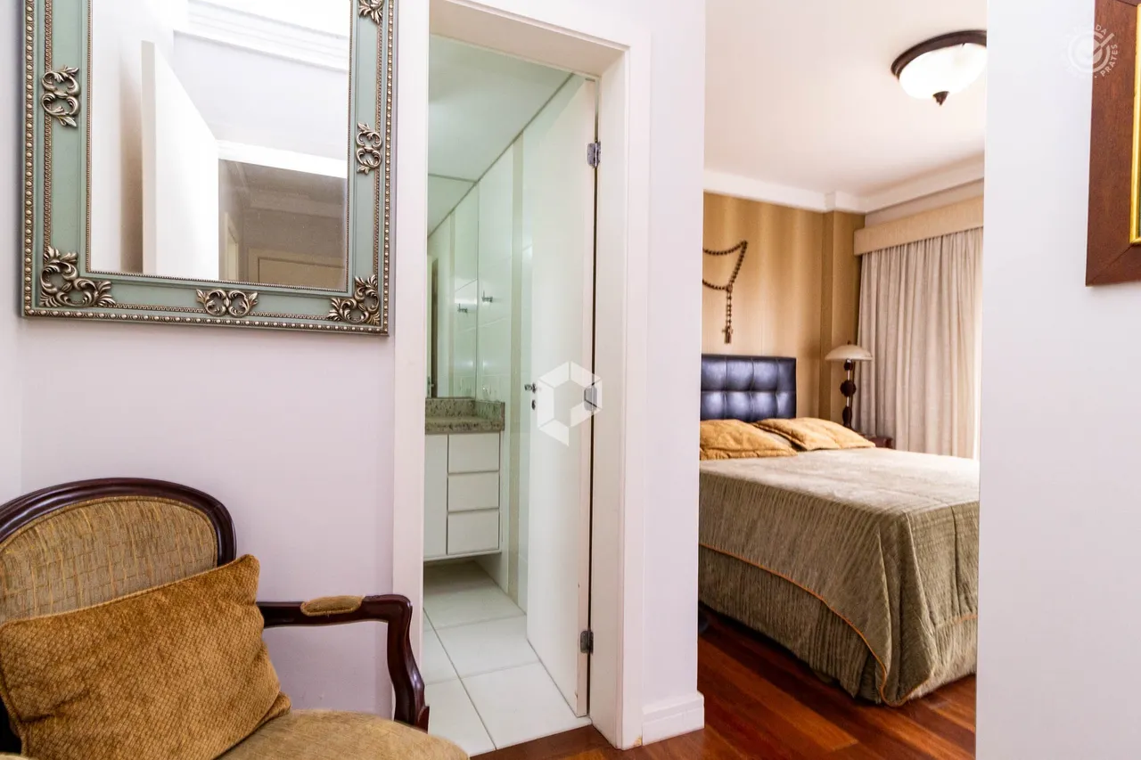 3-bedroom apartment with a glazed enclosed balcony — photo 9