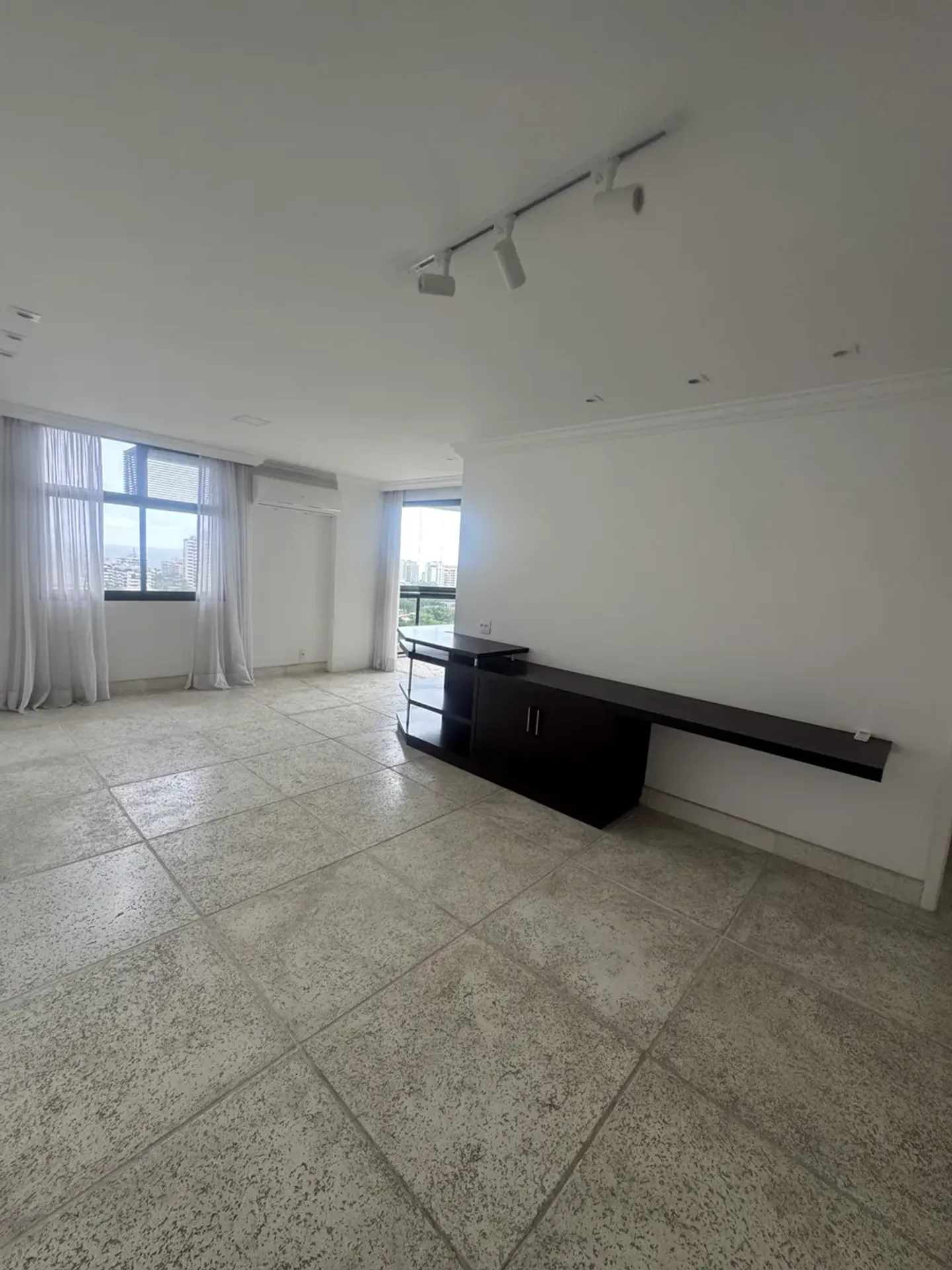 Apartamento de 2 quartos com varanda de vidro — photo 4