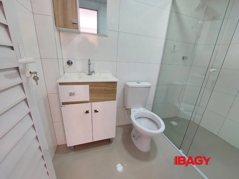 1-bedroom apartment with a separate kitchen and 24 m² — photo 7