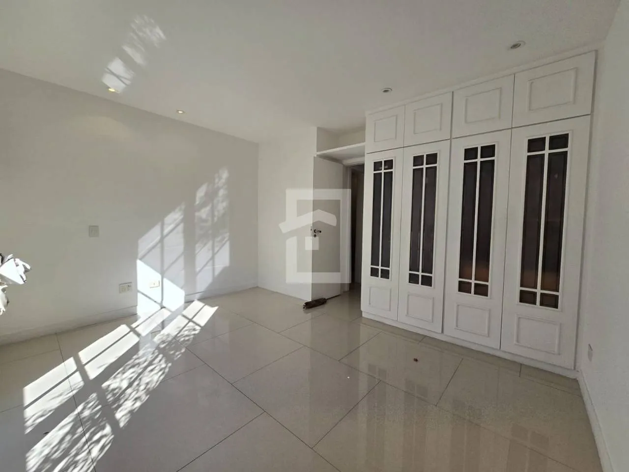 Triplex house with 4 bedrooms and 2 en-suites — photo 4