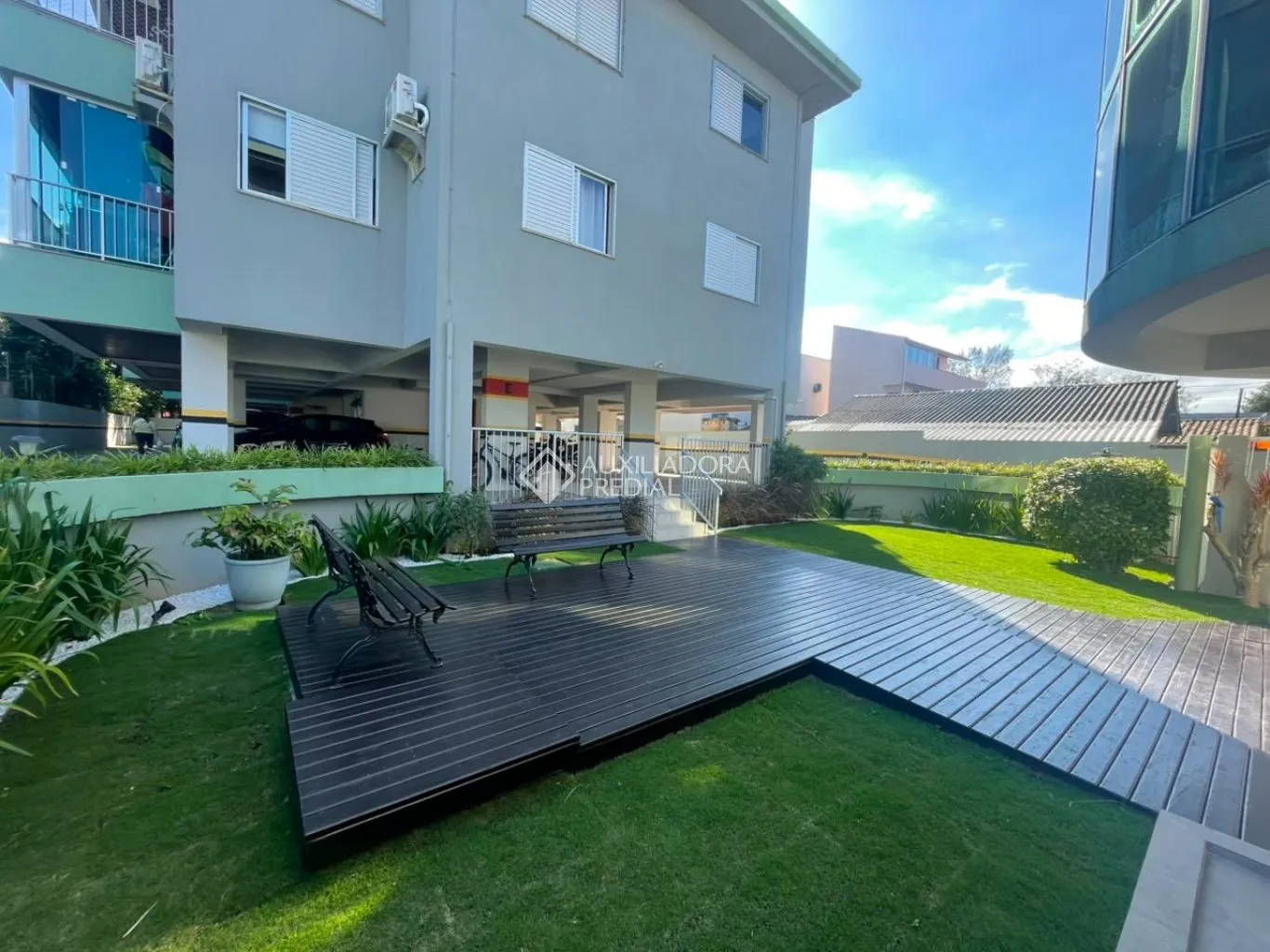 Furnished 2-bedroom apartment with open kitchen