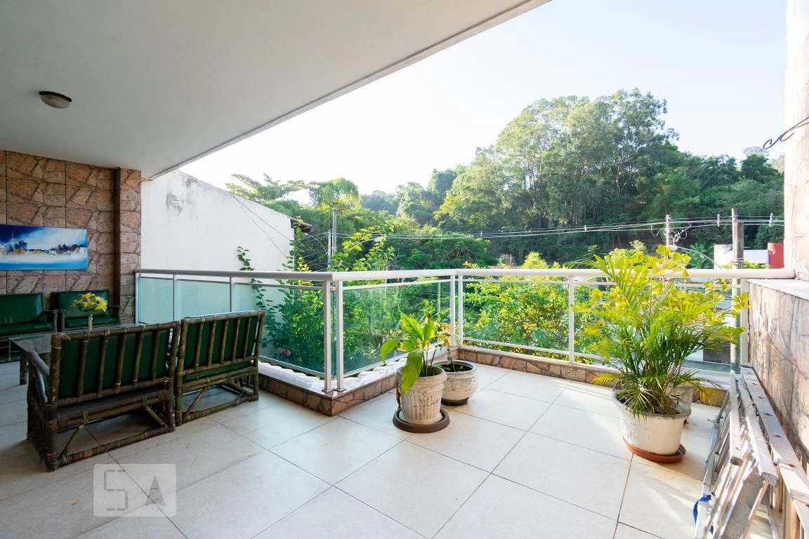 Furnished 4-bedroom house with private garden — photo 20