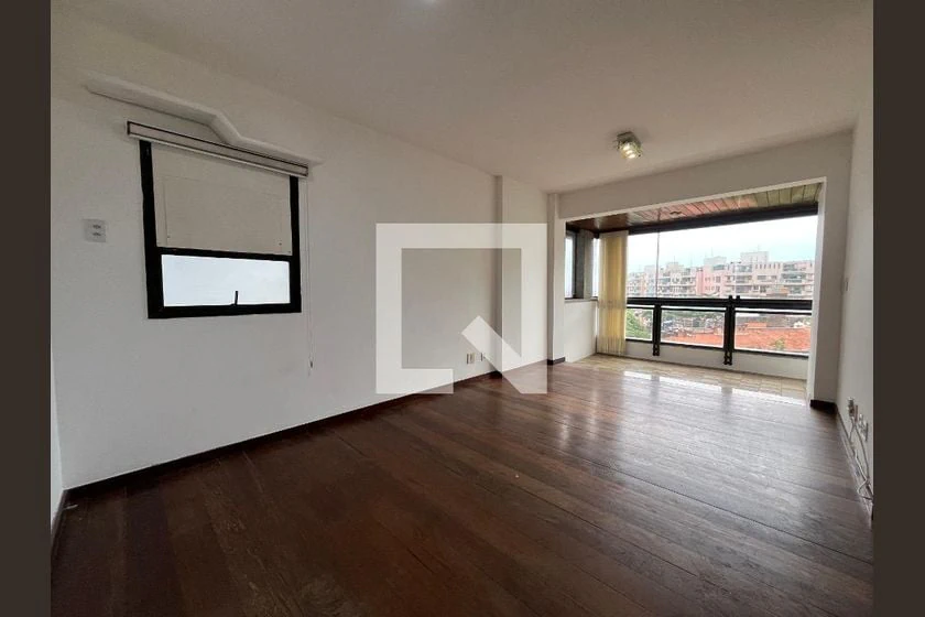 Glass-enclosed balcony in a 3-bedroom apartment, 103 m² — photo 3