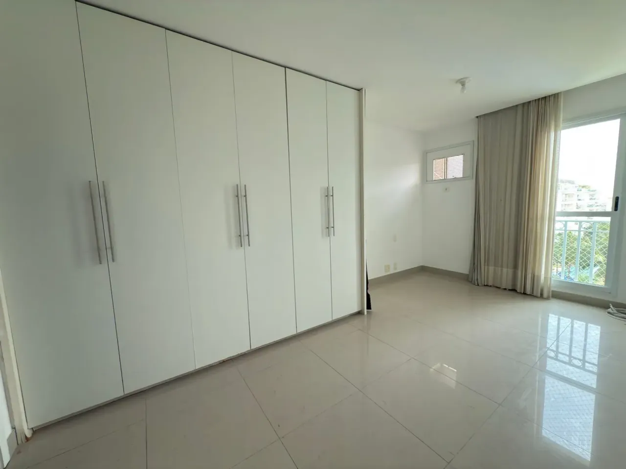3-bedroom apartment in a building with a gym — photo 3