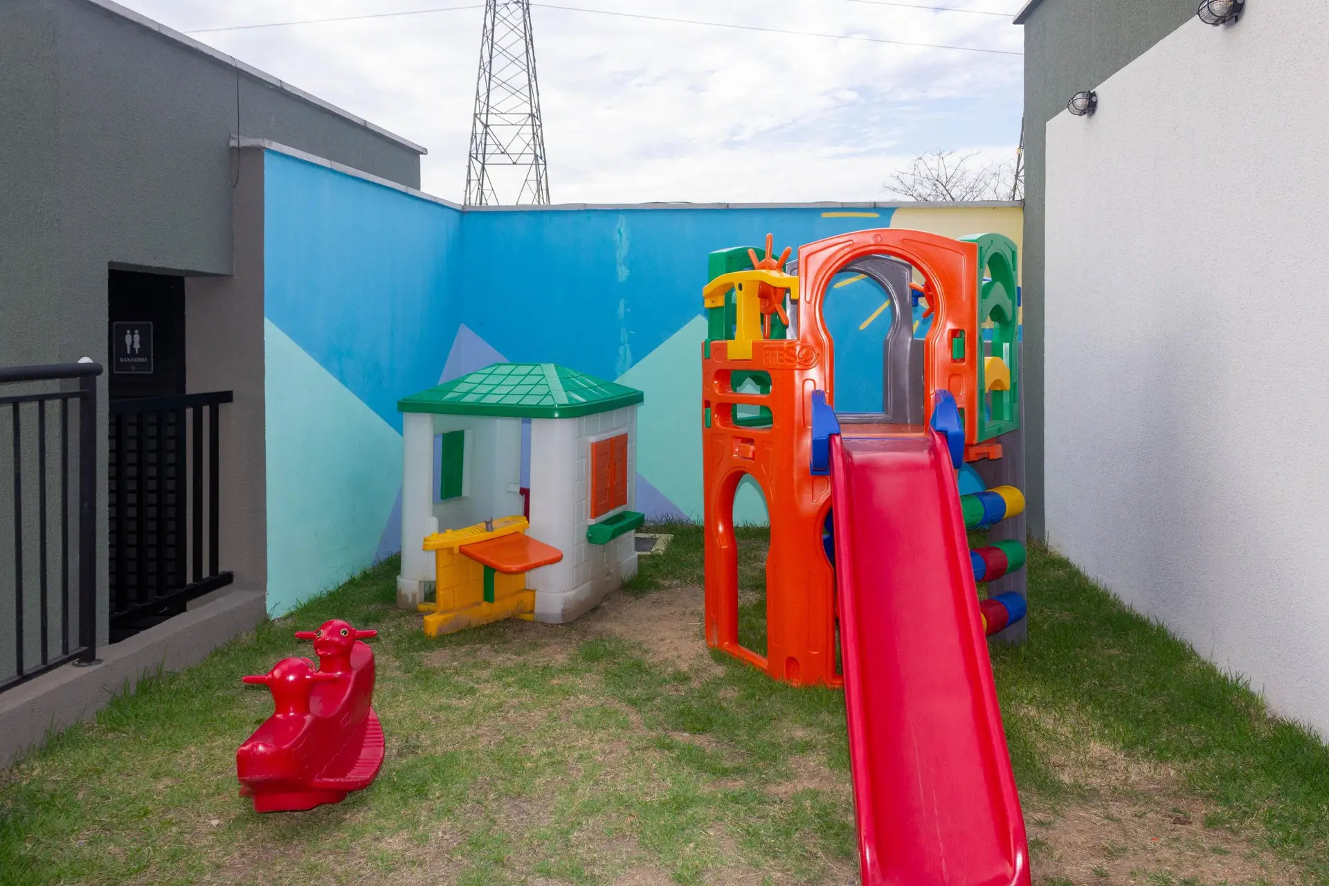 Apartamento de 2 quartos em condomínio com piscina — photo 9