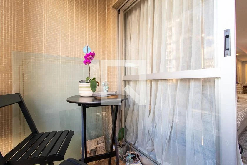 3-bedroom apartment with balcony in great condition — photo 2