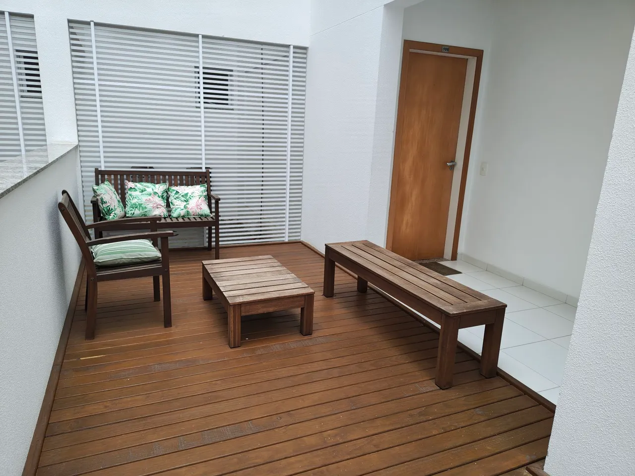 Glass-enclosed balcony in a 2-bedroom apartment, 83 m² — photo 5