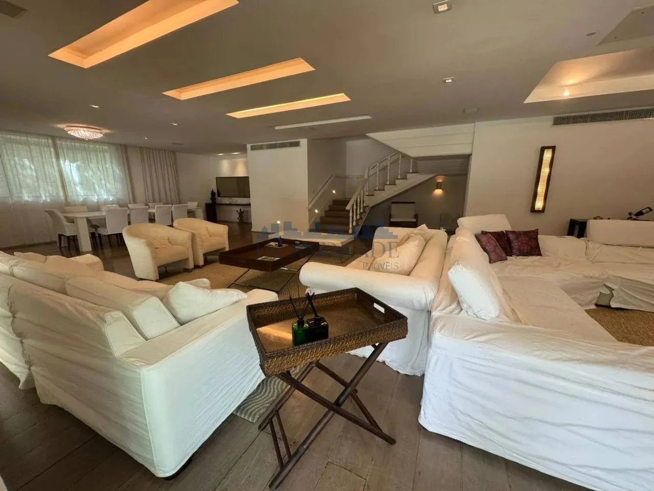 House with 5 parking spots and 5 bedrooms — photo 6