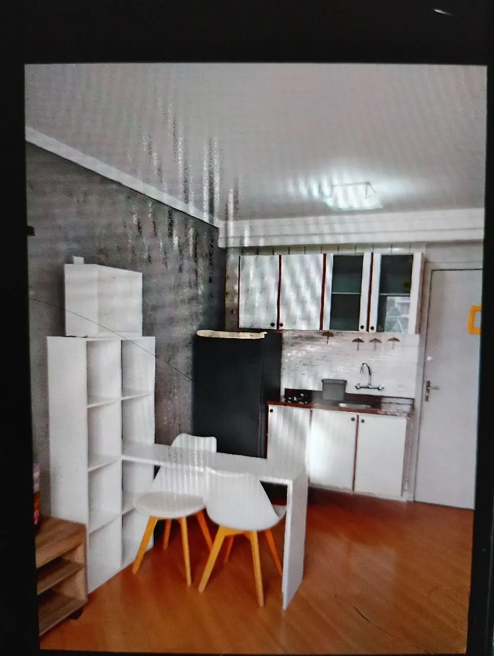 Wood or laminate floors in a one-bedroom apartment, 29 m² — photo 3