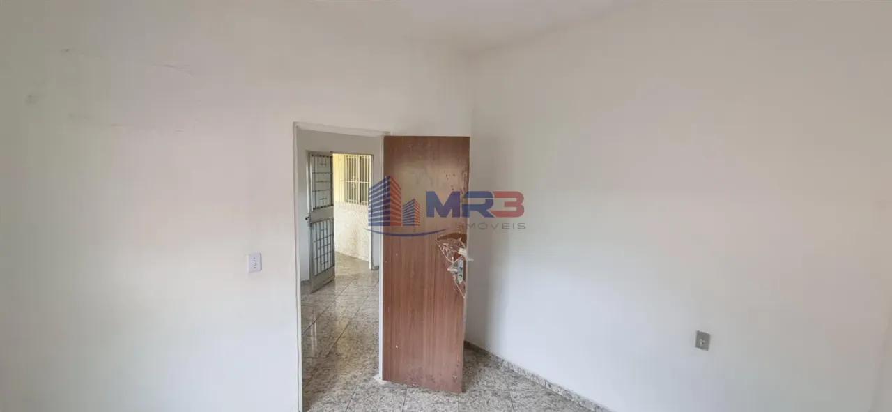 2-bedroom rental house with 1 bathroom and no parking — photo 15