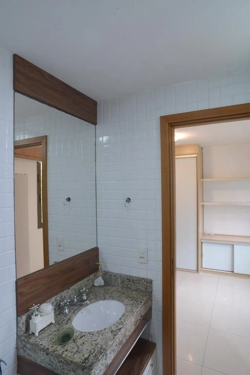 Jacuzzi in a 4-bedroom apartment, 233 m² — photo 20