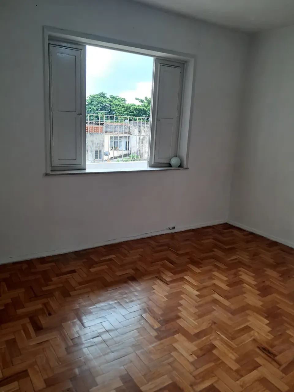 Apartment with a balcony, 2 bedrooms and 1 bathroom — photo 12