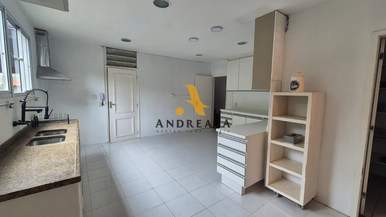 Unfurnished house with 5 bedrooms and 647 m² balcony — photo 50