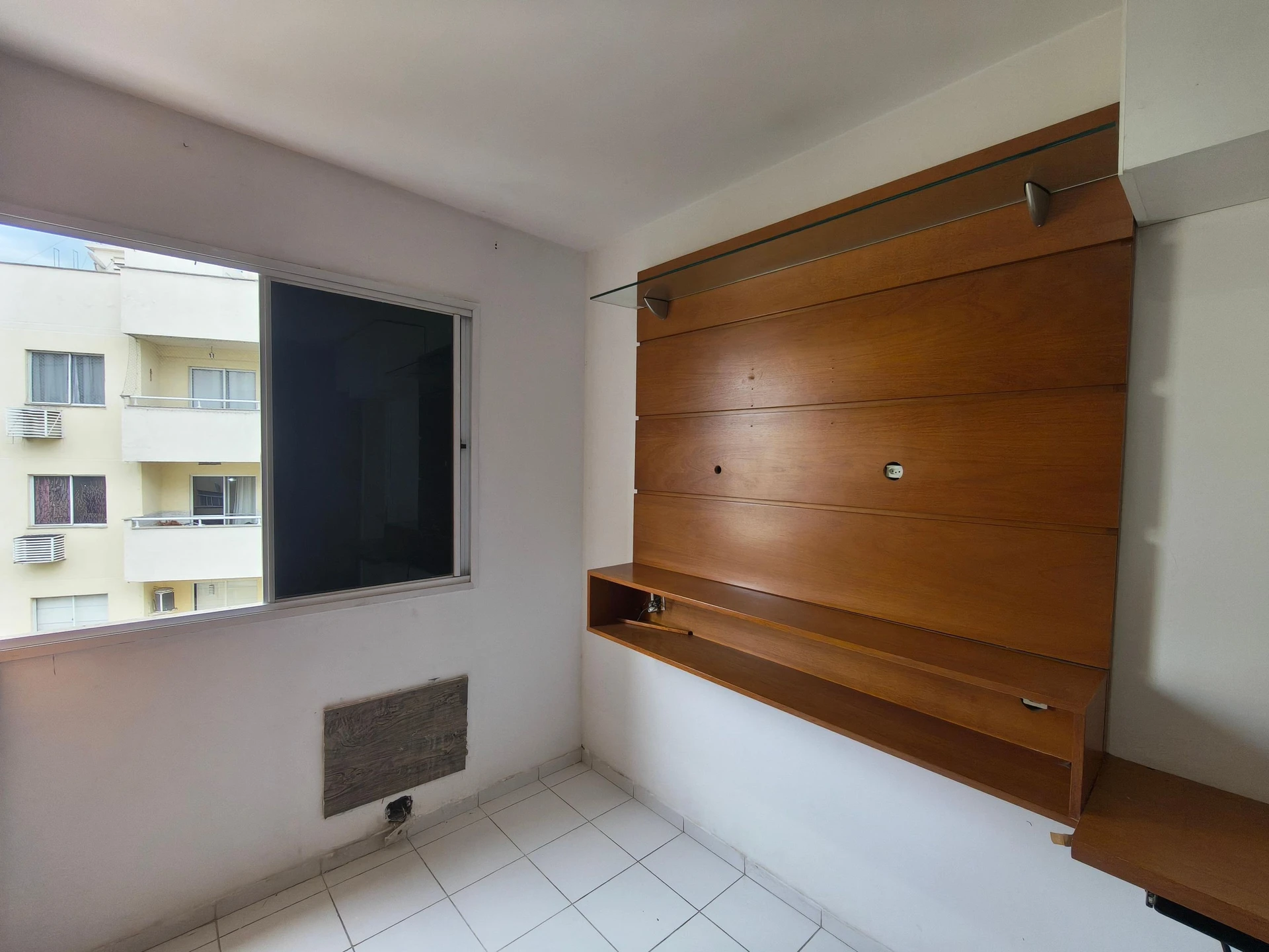 2-bedroom apartment in a building with a gym — photo 7
