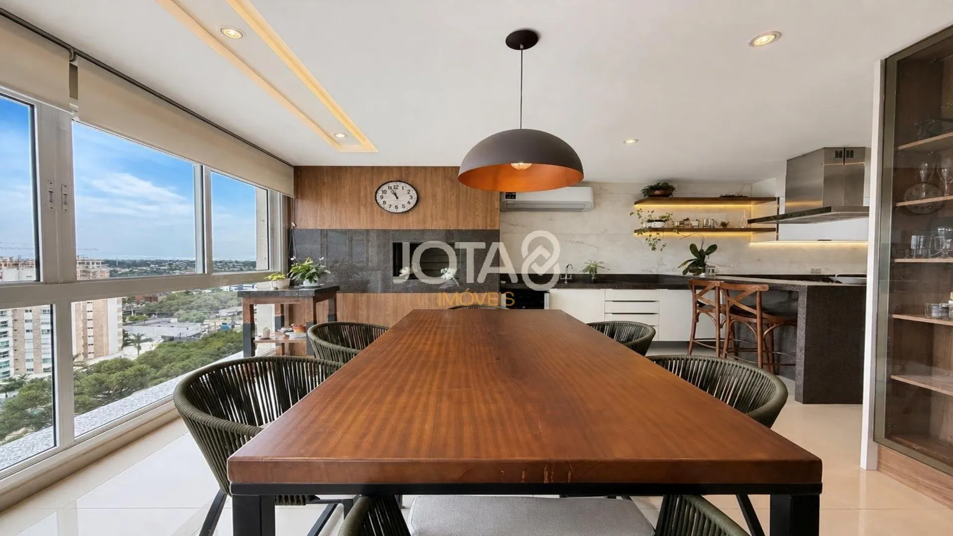 Furnished apartment, 267 m², with floor-to-ceiling windows — photo 34